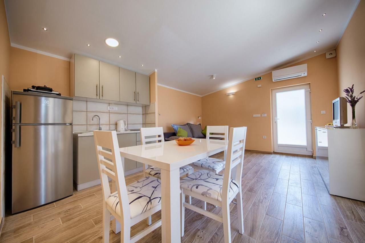 Betini Apartments - Authentic Island Escape 코미자 외부 사진
