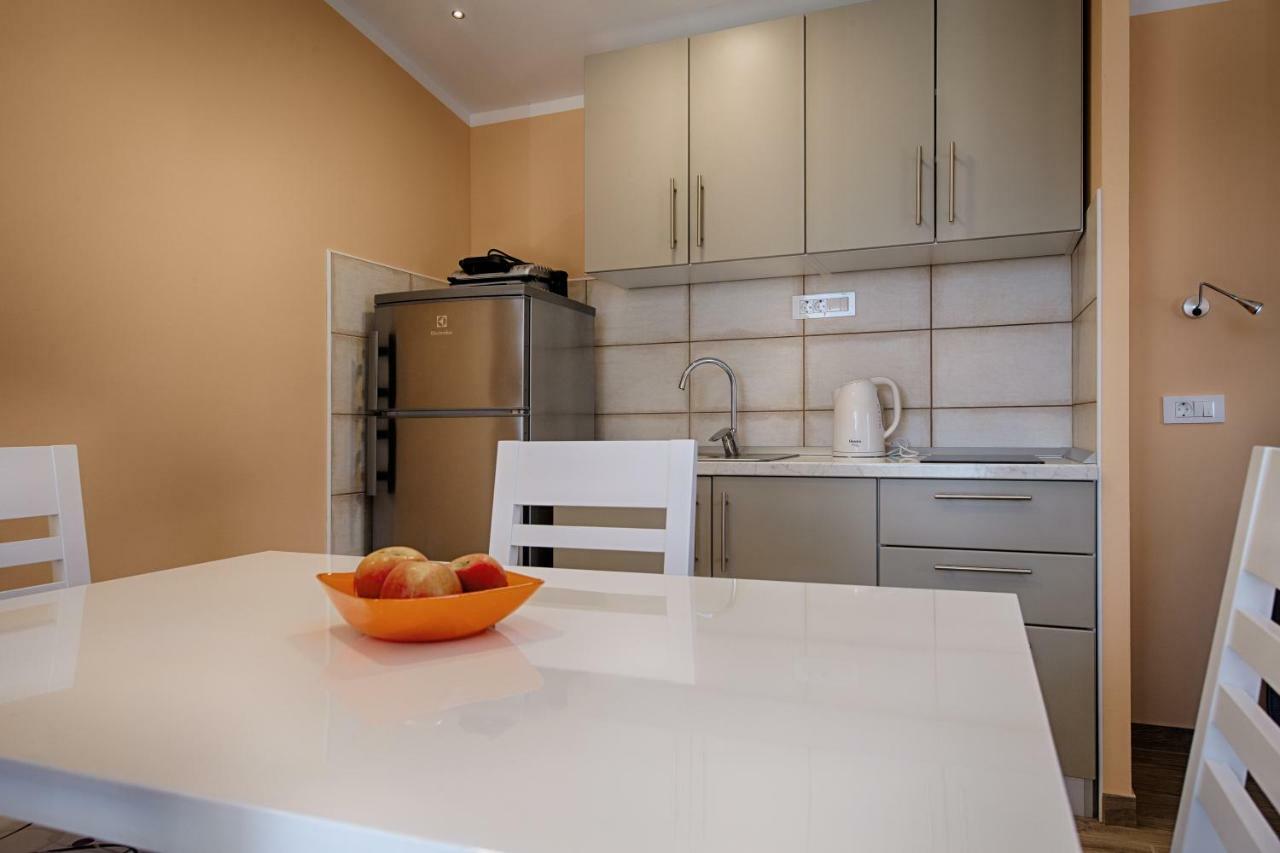 Betini Apartments - Authentic Island Escape 코미자 외부 사진
